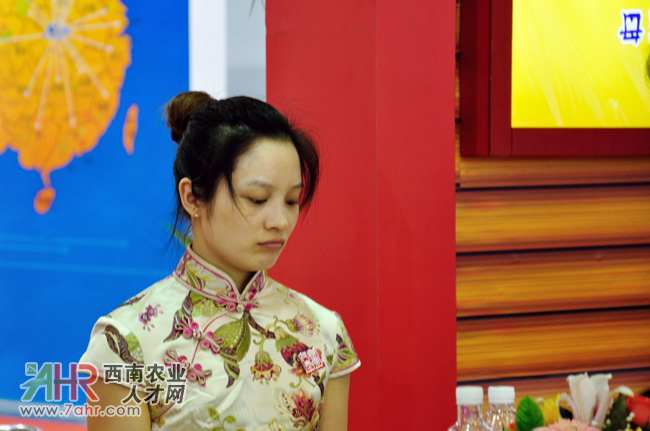 �ɶ�2013�Ї���Ϲ��I(y��)չ�[��(hu��)�F(xi��n)��(ch��ng)��Ů:�ؑc��̩����ǰ�_(t��i)�Ӵ�