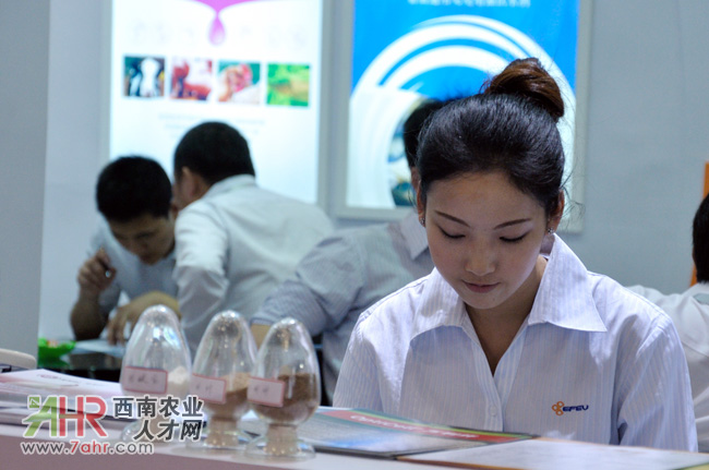 �ɶ�2013�Ї���Ϲ��I(y��)չ�[��(hu��)�F(xi��n)��(ch��ng)����:�Ϻ����ݻ�(li��n)�r(n��ng)����Ů�Ӵ�